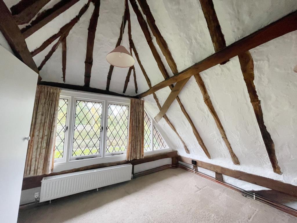 Lot: 31 - A DETACHED THATCHED COTTAGE FOR IMPROVEMENT AND REPAIR - Bedroom 3 with exposed beams and vaulted ceiling
